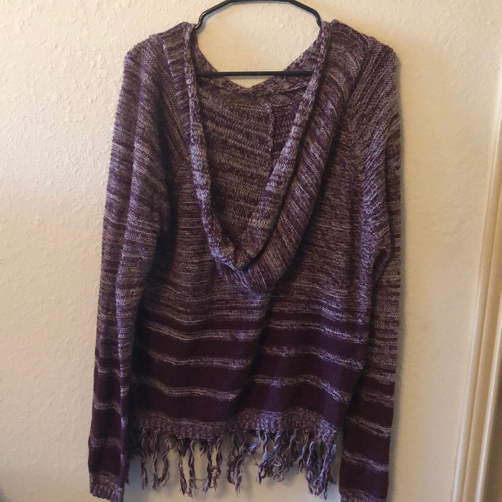 Crimson hooded sweater - Picture 2 of 2
